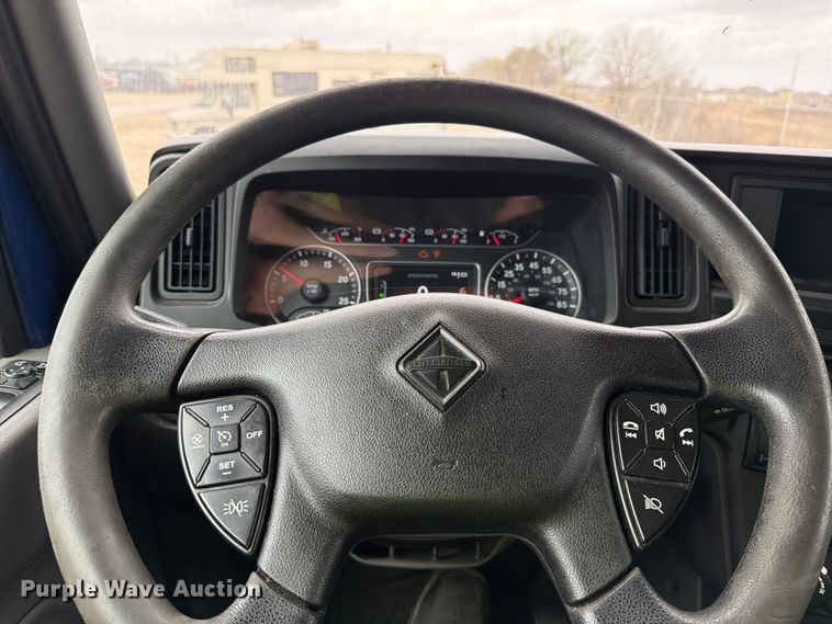 image for item YA1795 2019 International LT625 semi truck