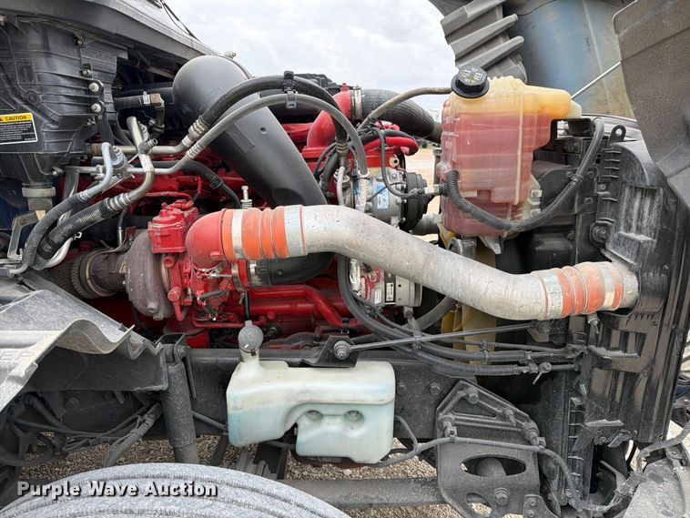 image for item YA1795 2019 International LT625 semi truck