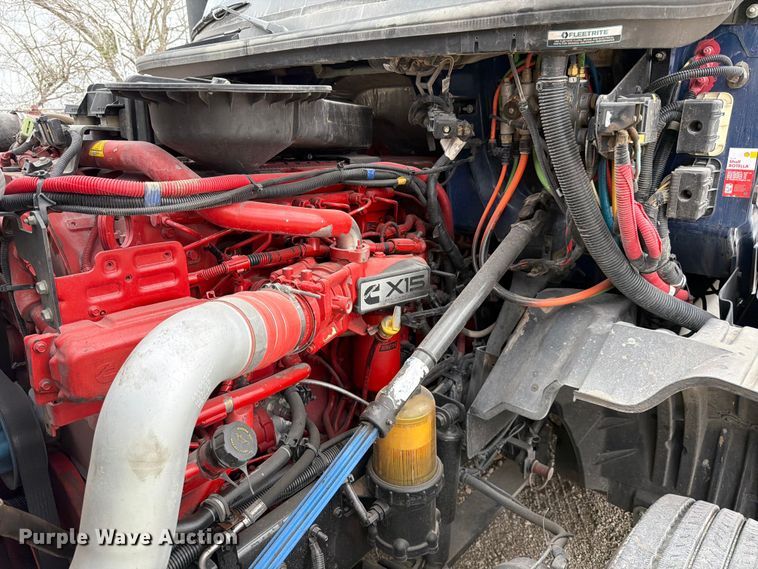 image for item YA1795 2019 International LT625 semi truck