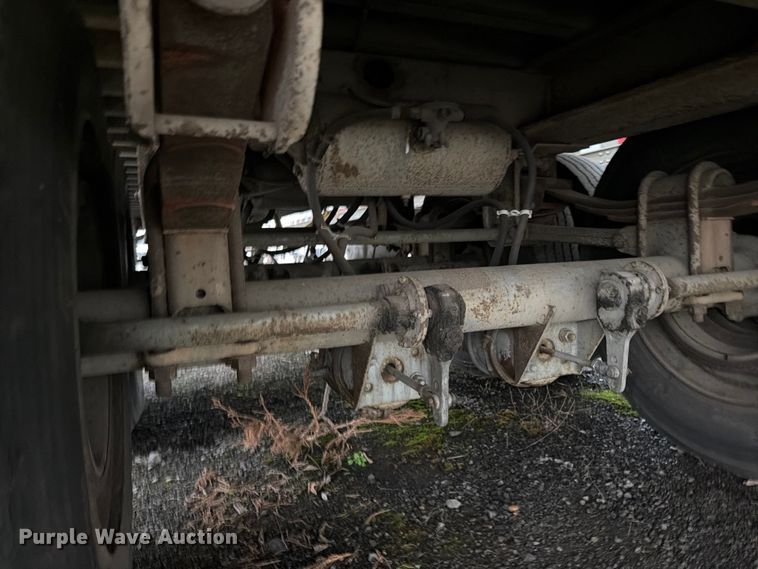 image for item YA1927 1985 Trailmobile 01AA-1SAL dry van trailer