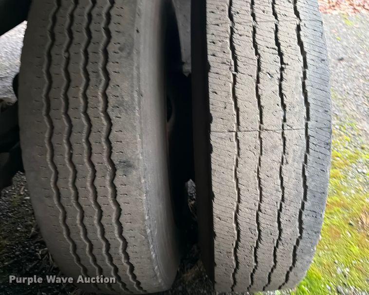 image for item YA1927 1985 Trailmobile 01AA-1SAL dry van trailer