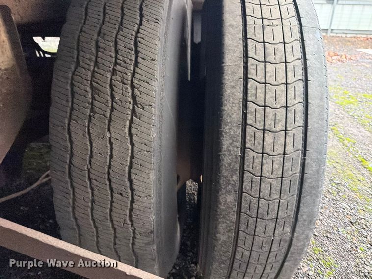 image for item YA1927 1985 Trailmobile 01AA-1SAL dry van trailer