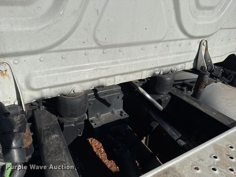 image for item YA2008 2018 Freightliner Cascadia semi truck