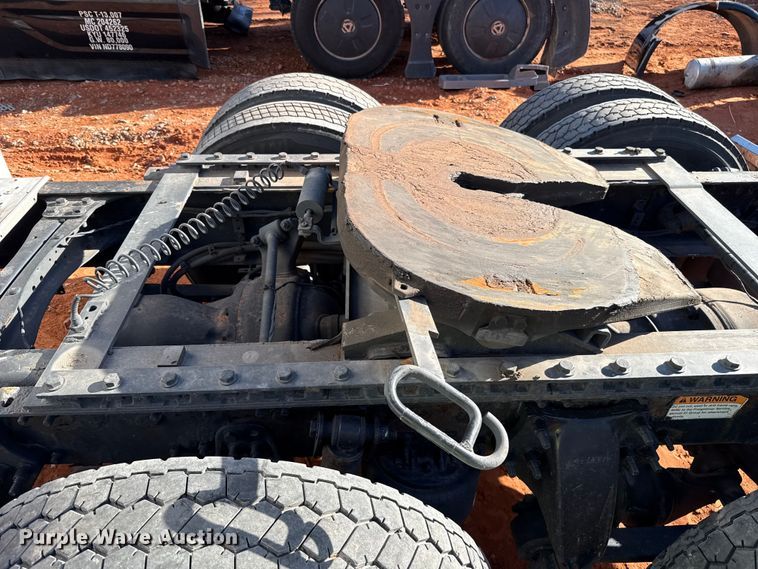 image for item YA2008 2018 Freightliner Cascadia semi truck