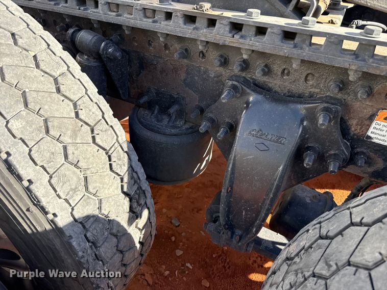 image for item YA2008 2018 Freightliner Cascadia semi truck