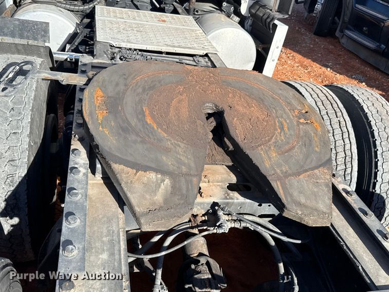 image for item YA2008 2018 Freightliner Cascadia semi truck