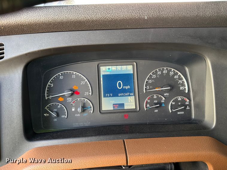 image for item YA2008 2018 Freightliner Cascadia semi truck