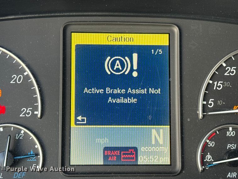 image for item YA2008 2018 Freightliner Cascadia semi truck