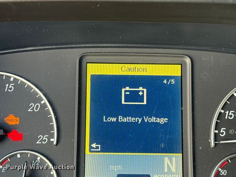 image for item YA2008 2018 Freightliner Cascadia semi truck