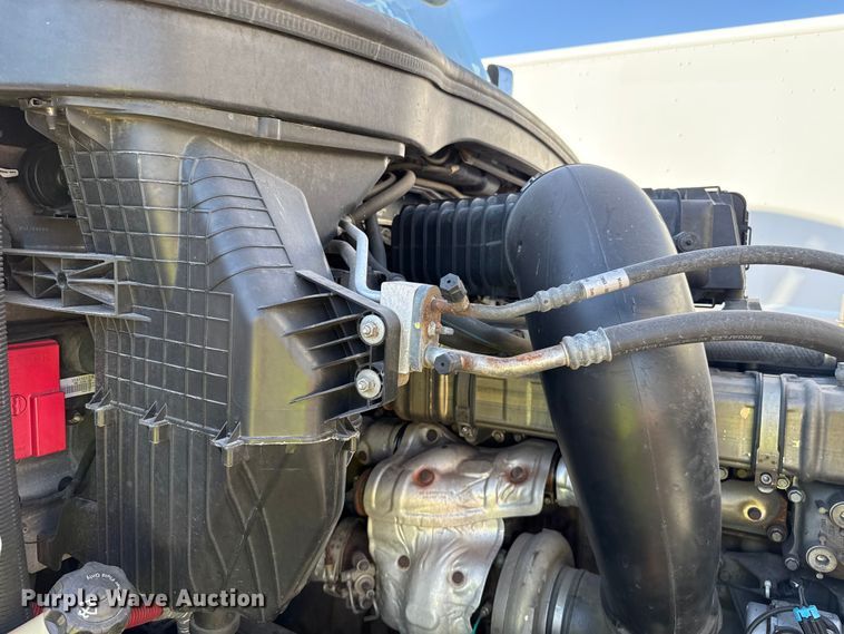 image for item YA2008 2018 Freightliner Cascadia semi truck