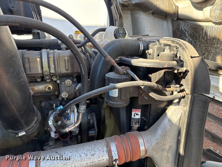 image for item YA2008 2018 Freightliner Cascadia semi truck