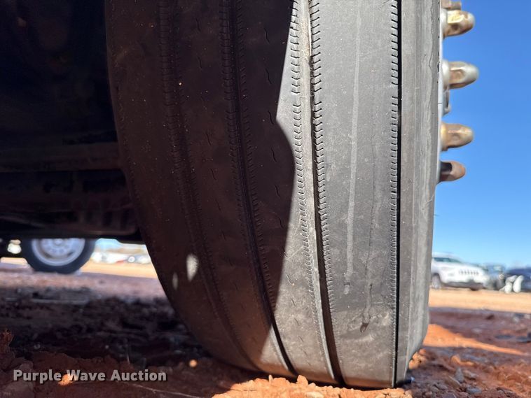 image for item YA2008 2018 Freightliner Cascadia semi truck