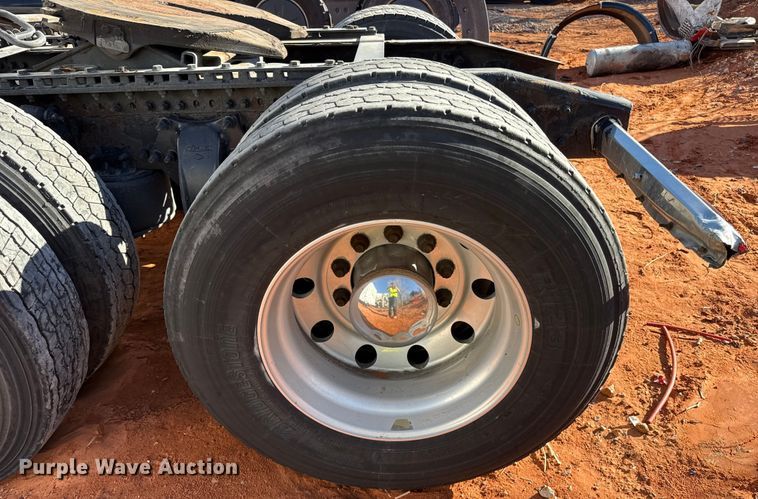 image for item YA2008 2018 Freightliner Cascadia semi truck