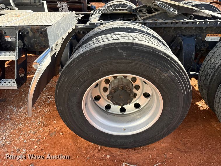 image for item YA2008 2018 Freightliner Cascadia semi truck