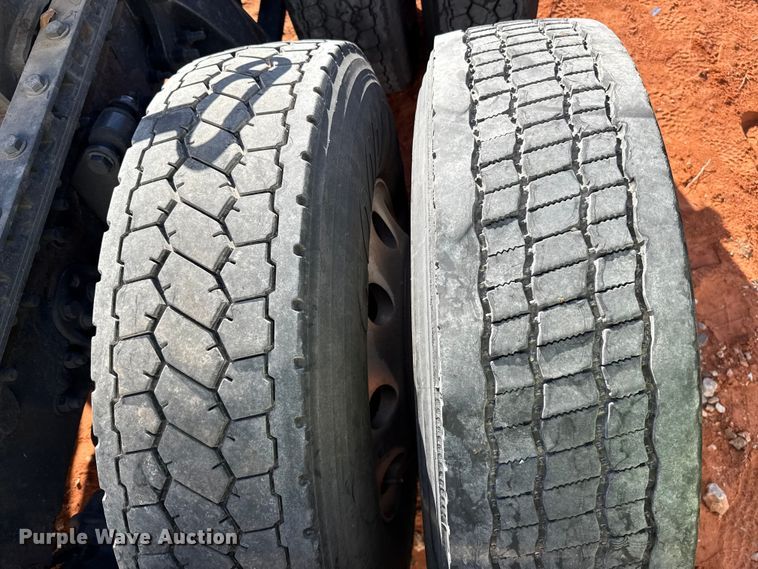 image for item YA2008 2018 Freightliner Cascadia semi truck