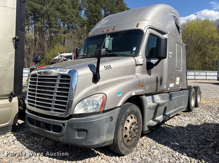 image for item YA2077 2017 Freightliner Cascadia semi truck