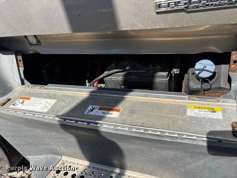 image for item YA2077 2017 Freightliner Cascadia semi truck