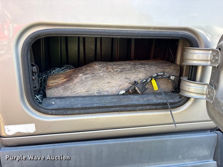 image for item YA2077 2017 Freightliner Cascadia semi truck