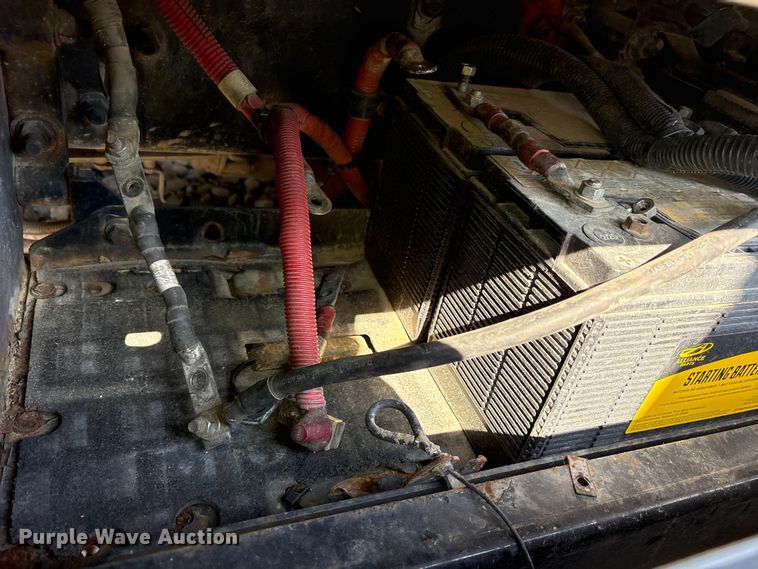 image for item YA2077 2017 Freightliner Cascadia semi truck