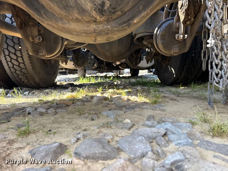 image for item YA2077 2017 Freightliner Cascadia semi truck