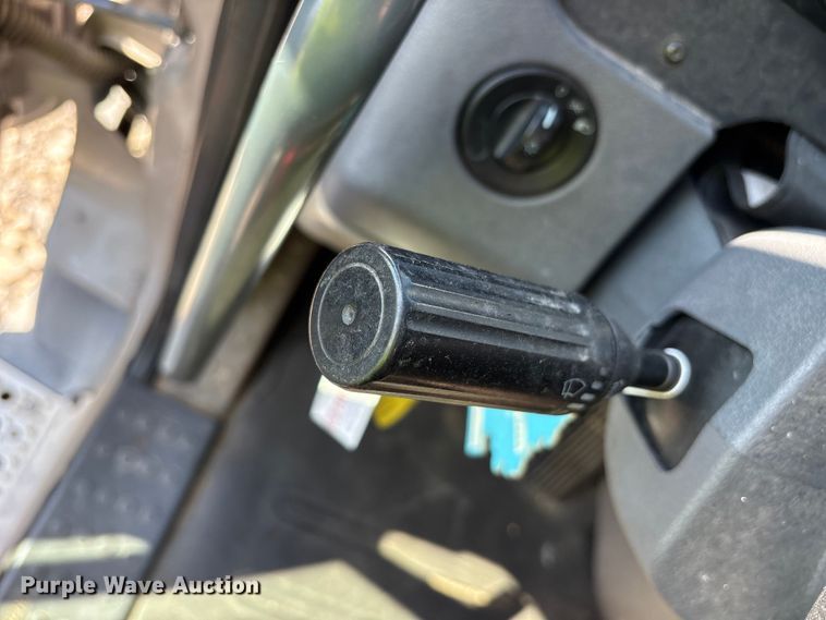 image for item YA2077 2017 Freightliner Cascadia semi truck