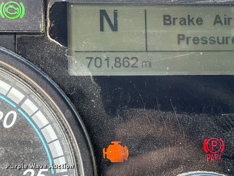 image for item YA2077 2017 Freightliner Cascadia semi truck