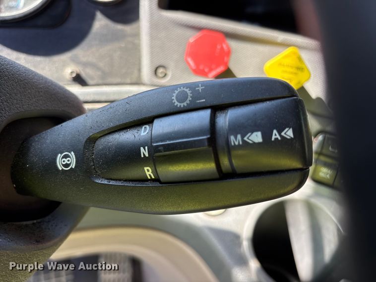 image for item YA2077 2017 Freightliner Cascadia semi truck