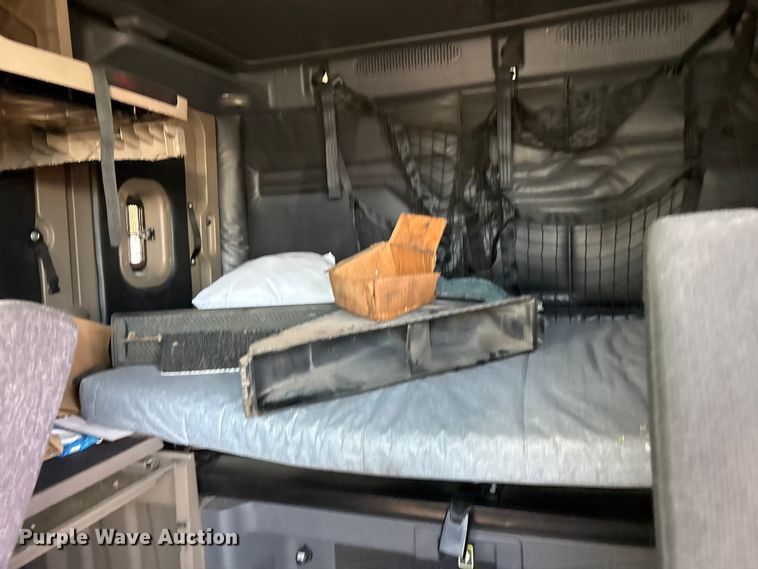 image for item YA2077 2017 Freightliner Cascadia semi truck