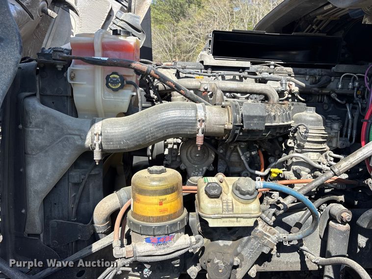 image for item YA2077 2017 Freightliner Cascadia semi truck