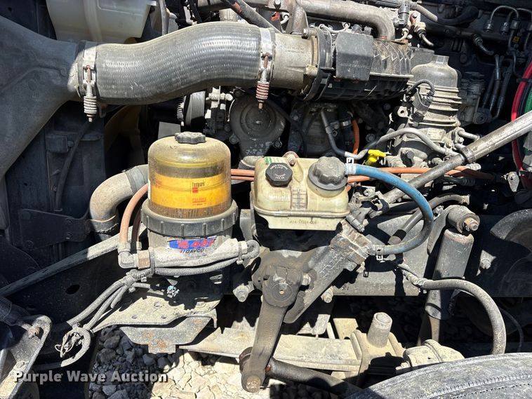 image for item YA2077 2017 Freightliner Cascadia semi truck