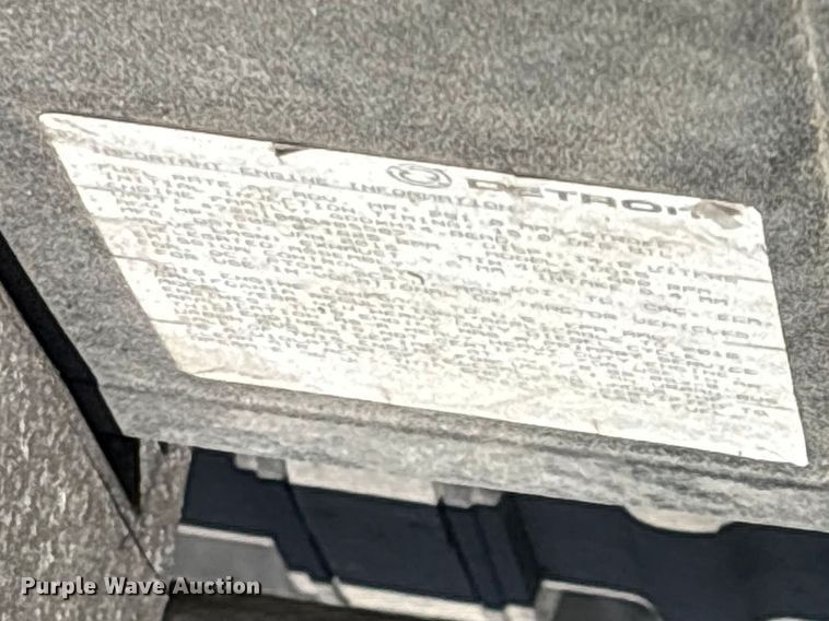 image for item YA2077 2017 Freightliner Cascadia semi truck