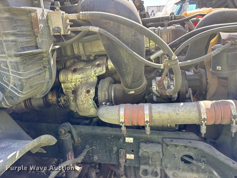 image for item YA2077 2017 Freightliner Cascadia semi truck