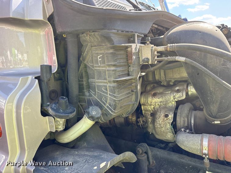 image for item YA2077 2017 Freightliner Cascadia semi truck