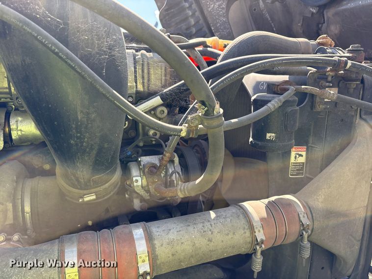 image for item YA2077 2017 Freightliner Cascadia semi truck