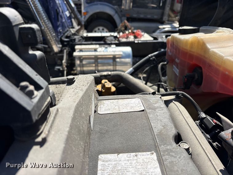 image for item YA2077 2017 Freightliner Cascadia semi truck