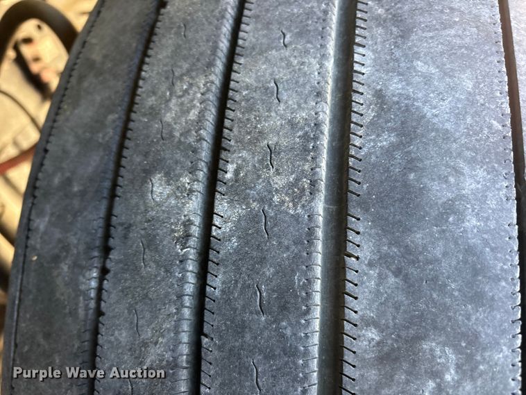 image for item YA2077 2017 Freightliner Cascadia semi truck