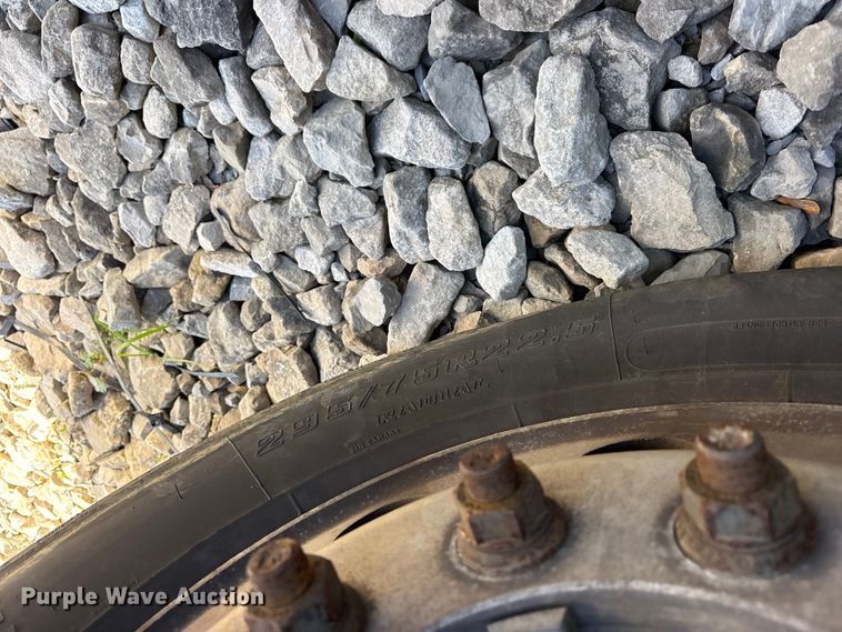 image for item YA2077 2017 Freightliner Cascadia semi truck