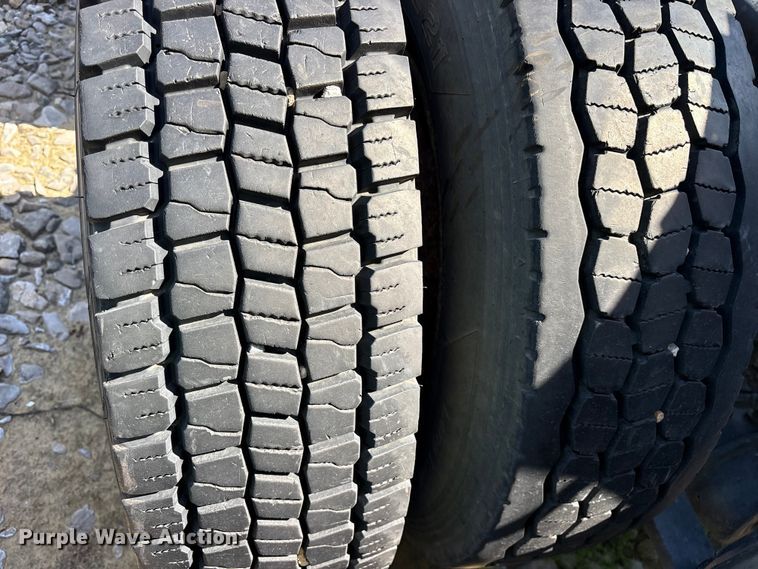 image for item YA2077 2017 Freightliner Cascadia semi truck