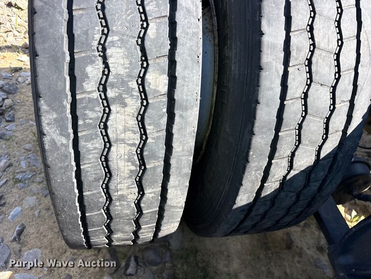 image for item YA2077 2017 Freightliner Cascadia semi truck