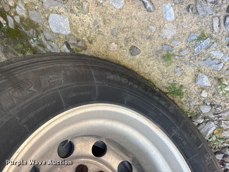 image for item YA2077 2017 Freightliner Cascadia semi truck