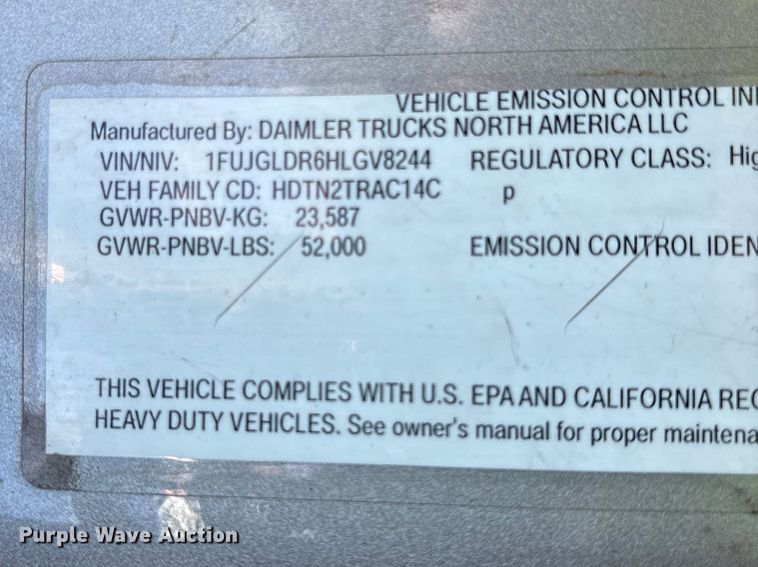 image for item YA2077 2017 Freightliner Cascadia semi truck