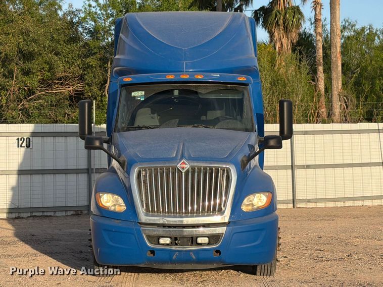 image for item YA2122 2018 International LT625 semi truck