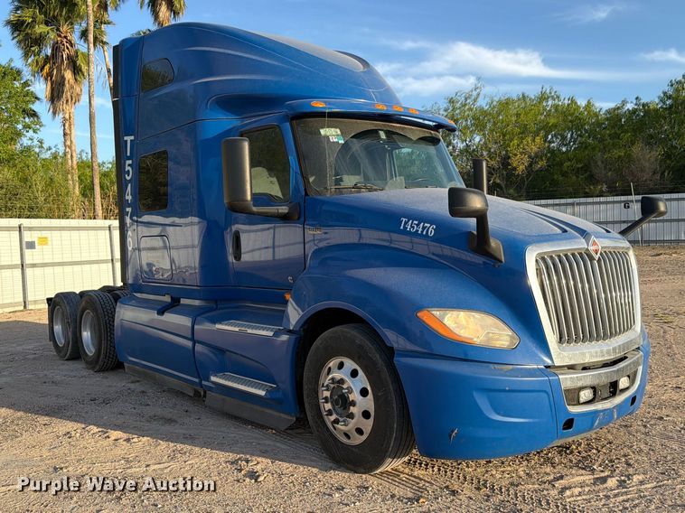 image for item YA2122 2018 International LT625 semi truck