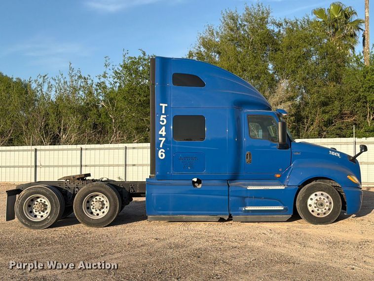 image for item YA2122 2018 International LT625 semi truck