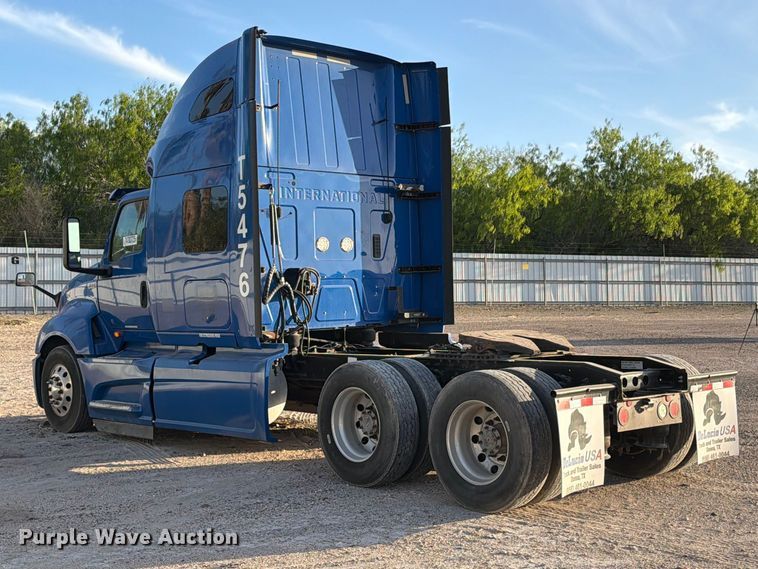 image for item YA2122 2018 International LT625 semi truck