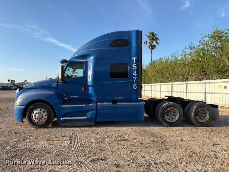 image for item YA2122 2018 International LT625 semi truck