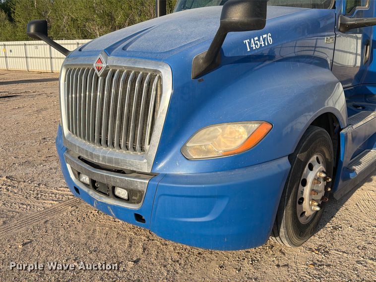 image for item YA2122 2018 International LT625 semi truck
