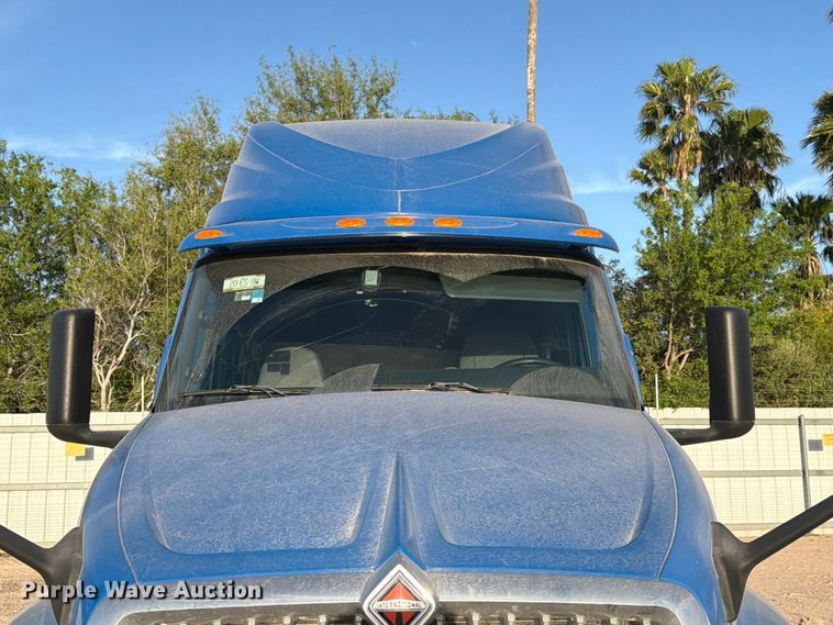 image for item YA2122 2018 International LT625 semi truck