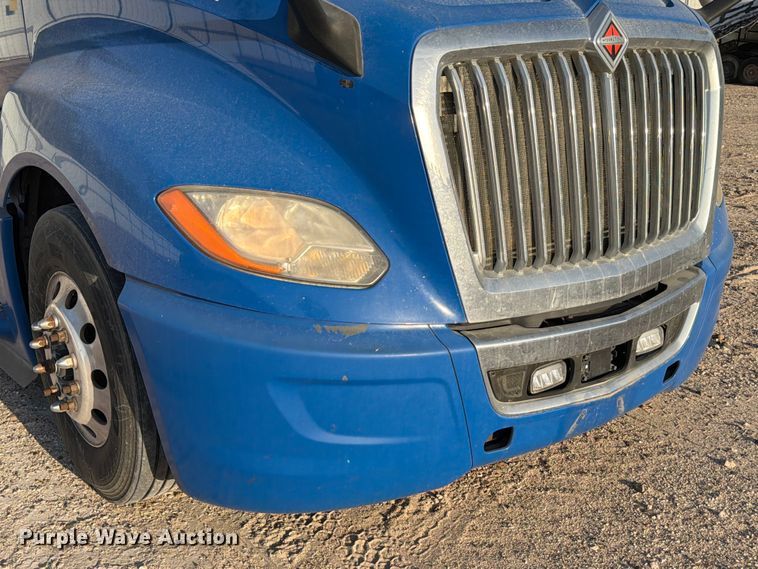 image for item YA2122 2018 International LT625 semi truck