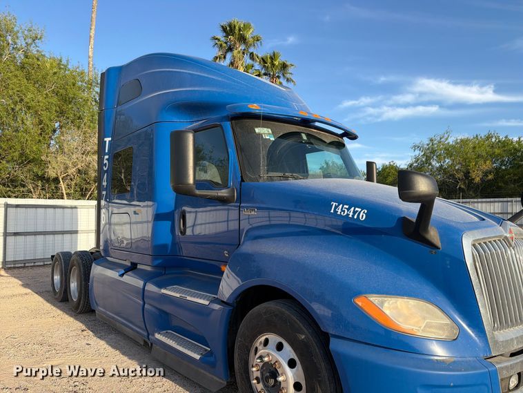 image for item YA2122 2018 International LT625 semi truck